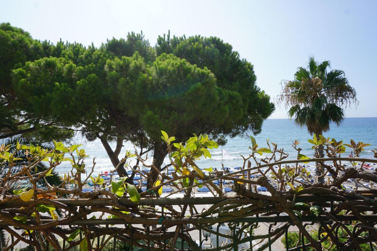 Hotel Beau Rivage Alassio Dış mekan fotoğraf