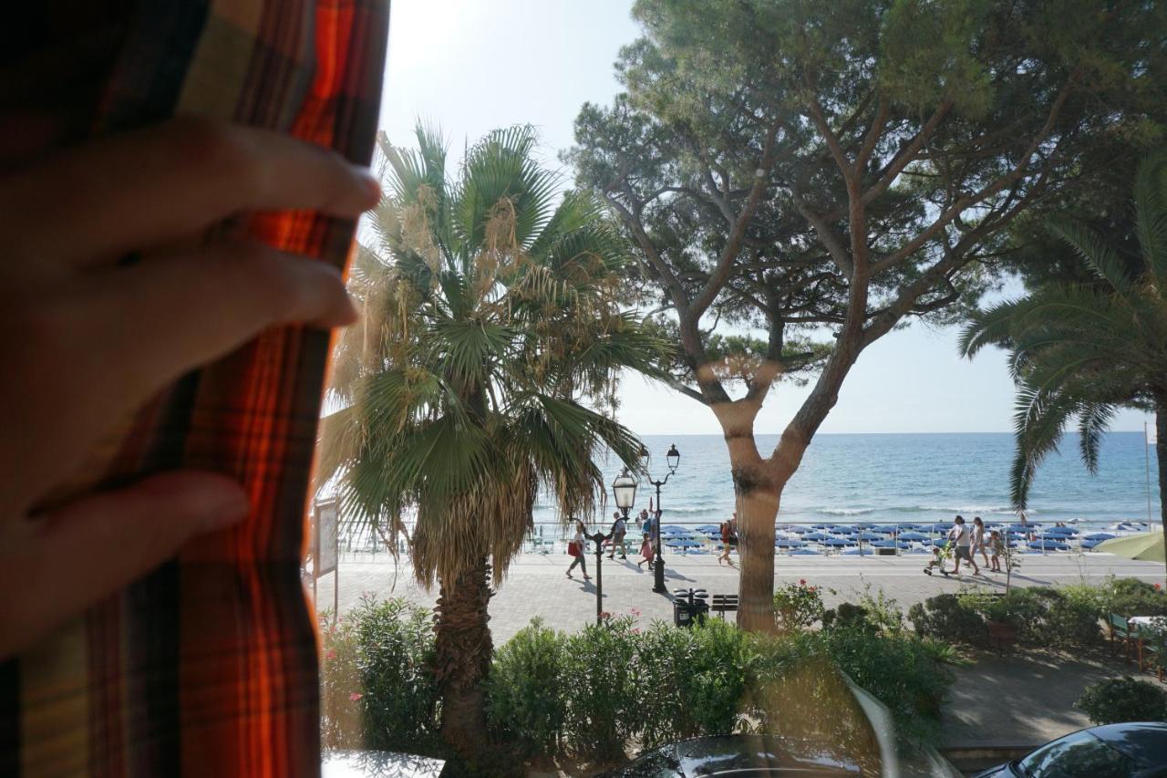 Hotel Beau Rivage Alassio Dış mekan fotoğraf