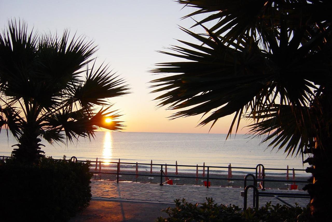 Hotel Beau Rivage Alassio Dış mekan fotoğraf