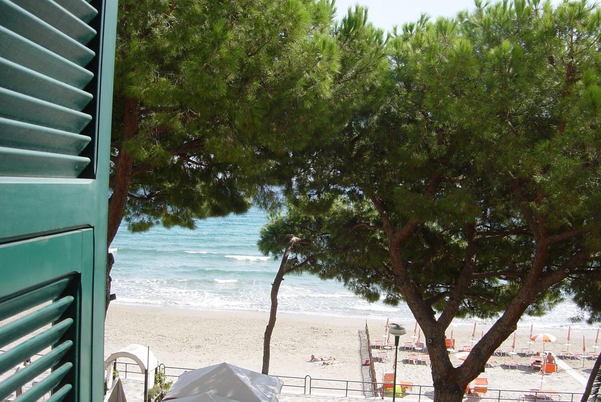 Hotel Beau Rivage Alassio Dış mekan fotoğraf